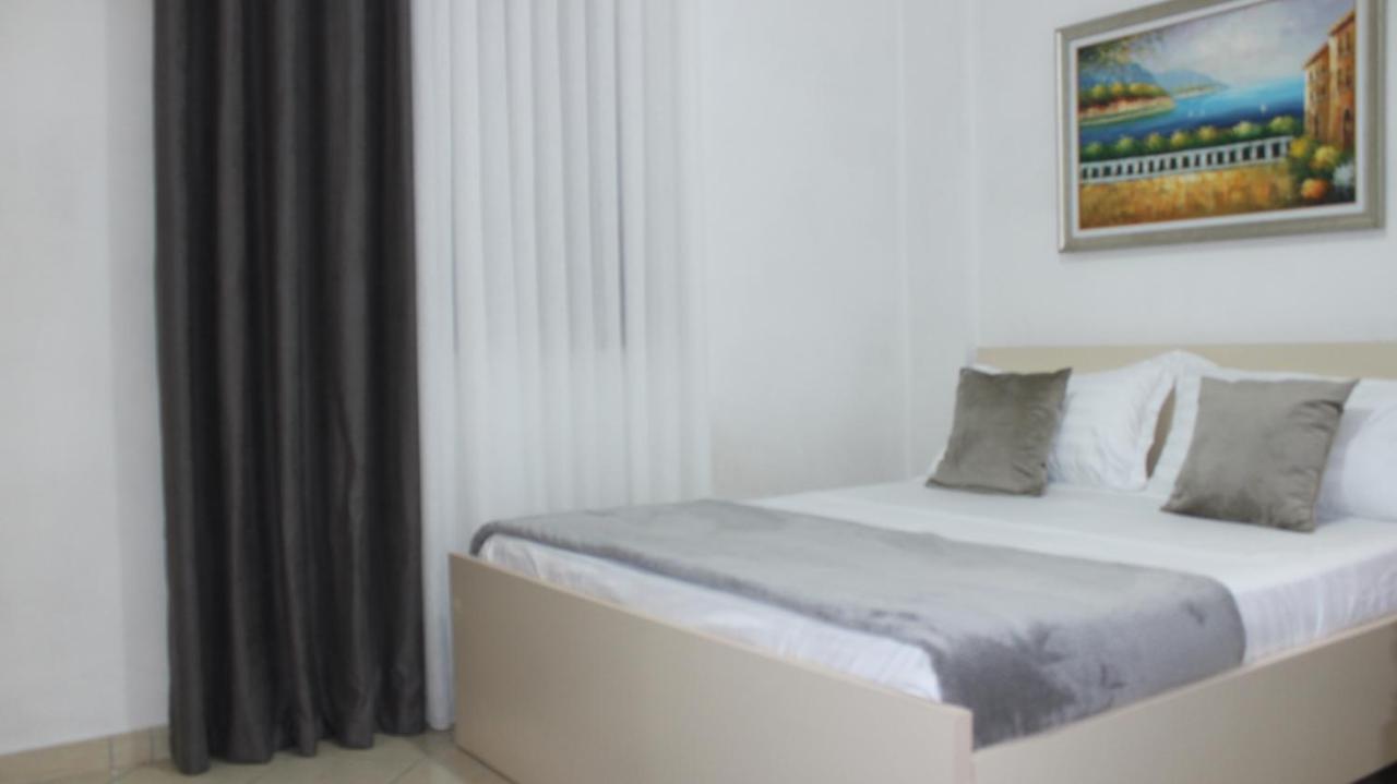 Deni'S Family Apartment In New Blvd Tiranë Eksteriør bilde