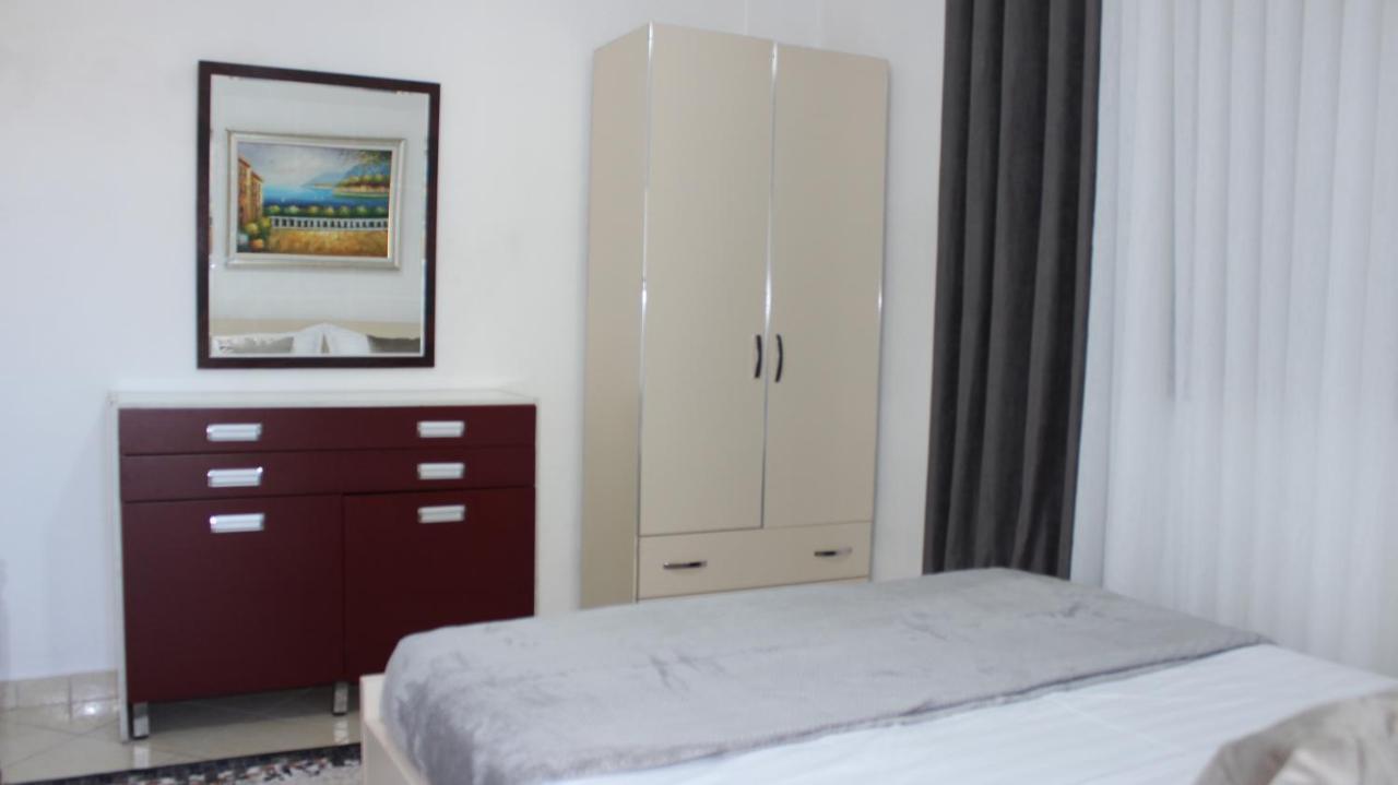 Deni'S Family Apartment In New Blvd Tiranë Eksteriør bilde
